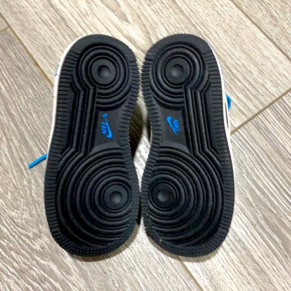 Toddler Nike Sneakers - Picture 6 of 8